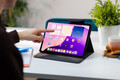 BlueBuilt Apple iPad Pro (2024) 11 inch Book Case Zwart product in gebruik