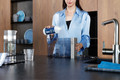 De'Longhi EcoDecalk Ontkalker 4 x 500 ml product in gebruik