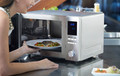 Sharp R922STWE product in gebruik
