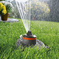 Gardena Comfort Sector- en cirkelsproeier Tango product in gebruik