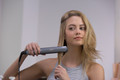 Remington S8598 Keratin Protect Intelligent product in use