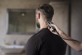 Wahl Elite Pro Clipper + Wahl Triple Head neustrimmer product in gebruik