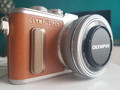 Olympus Pen E-PL8 Bruin + 14-42mm IIR Zilver (Afbeelding 1 van 3)