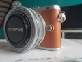 Olympus Pen E-PL8 Bruin + 14-42mm IIR Zilver (Afbeelding 2 van 3)