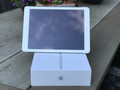 Apple iPad (2017) 32 GB Wifi Silver (Afbeelding 4 van 4)