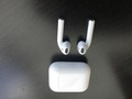 Apple AirPods (Image 4 of 55)
