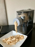 Philips Viva Pasta- and Noodle Maker HR2334 / 12 (Image 3 of 4)