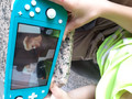 Nintendo Switch Lite Koraal + Super Mario Bros. Wonder (Afbeelding 1 van 3)