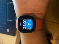 Fitbit Versa 3 Gold&#x2F;Blue (Image 4 of 12)