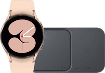 Coolblue Samsung Galaxy Watch4 40 mm Roségoud + Duo Draadloze Oplader 15W Zwart aanbieding