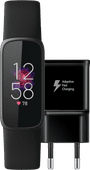 Coolblue Fitbit Luxe + Samsung Adaptive Fast Charging Oplader 15W Zwart aanbieding