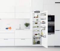 AEG SKE818E1DS 178cm high built-in fridge