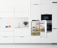 Bosch KIR21VFE0 88cm high built-in fridge