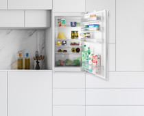 Bosch KIR18NSF0 88cm high built-in fridge