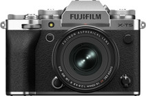 Fujifilm X-T5 Zilver + XF 16-50mm f/2.8-4.8 R LM WR Mirrorless camera with APS-C sensor