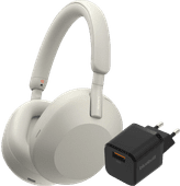 Coolblue Sony WH-1000XM5 Zilver + BlueBuilt Quick Charge Oplader met Usb A Poort 18W Zwart aanbieding