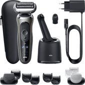 Braun Series 7 72-C7650cc electric shaver with cleaning station