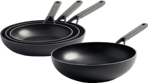 Coolblue KitchenAid Classic Forged Koekenpannenset 20 + 24 + 28 cm + Wokpan 28 cm aanbieding