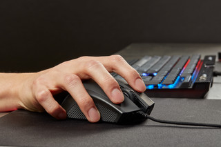 Corsair Ironclaw RGB Gaming Muis