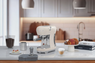 SMEG ECF02CREU Cream