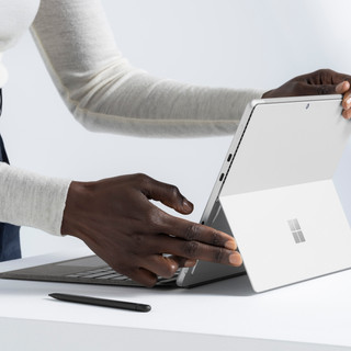 Microsoft Surface Pro 13 inches Type Cover with Pen Slot Sapphire QWERTY
