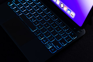 BlueBuilt Apple iPad Pro (2025/2024) 11 inch Toetsenbord Hoes QWERTY Zwart