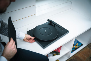 Pro-Ject Colourful Audio System E Black