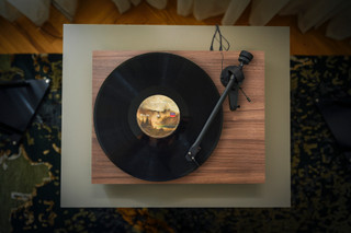 Pro-Ject Colourful Audio System E Bruin