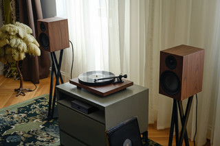 Pro-Ject Colourful Audio System E Bruin