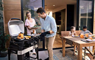 Weber Pulse 2000 met Onderstel
