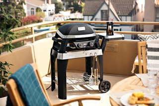 Weber Pulse 2000 met Onderstel