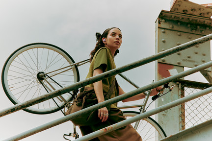 What specifications do earbuds have?