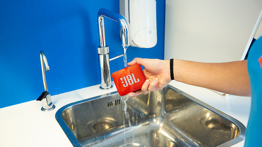 Hoe waterbestendig zijn jouw oordopjes, koptelefoon en speaker?