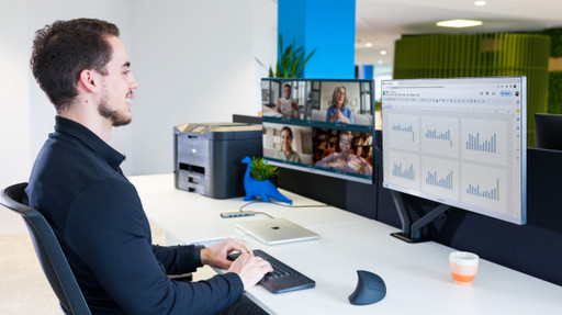 How do you choose a business monitor?