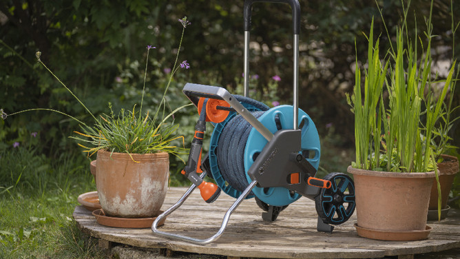 Reels and hose carts