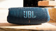 JBL Charge 5 Blauw product in gebruik