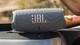 JBL Charge 5 Grau Doppelpack produkt in gebrauch
