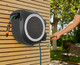 Gardena Wandslangenbox 35 RollUp XL wit + Premium Broes product in gebruik