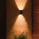 Philips Hue Resonate muurlamp White and Color zwart product in gebruik