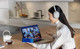 Sony WH-1000XM5 Silver + BlueBuilt Quick Charge Charger with USB-A Port 18W Black product in use