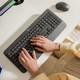 Logitech Signature K650 Comfort Draadloos Toetsenbord AZERTY + Signature M650 Muis product in gebruik
