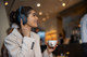 Sony WH-1000XM5 Blau produkt in gebrauch