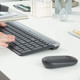 Logitech MK470 Slim Draadloos Toetsenbord en Muis Grijs QWERTY product in gebruik