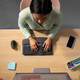 Logitech Wave Keys Draadloos Ergonomisch Toetsenbord + Logitech Lift Ergonomische Muis product in gebruik