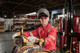 DeWalt DCG405NT-XJ 5,0 Ah Accu (2x) Starterspakket product in gebruik