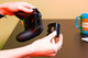 Aufladbare BlueBuilt Batterien für Xbox Controller produkt in gebrauch