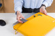 BlueBuilt Housse pour Ordinateurs Portables Largeur 37 cm 15-16 Pouces M Jaune produit à l'usage