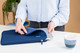 BlueBuilt Laptophoes voor Apple MacBook Air 13 inch Blauw visual Coolblue 2