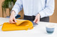 BlueBuilt Housse pour PC Portables pour Apple MacBook Air 13 Pouces Jaune visuel Coolblue 2