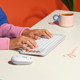 Logitech Pop Icon Combo toetsenbord en muis set Wit product in gebruik